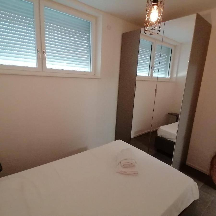 Suite Laura - Torri Del Benaco Bagian luar foto