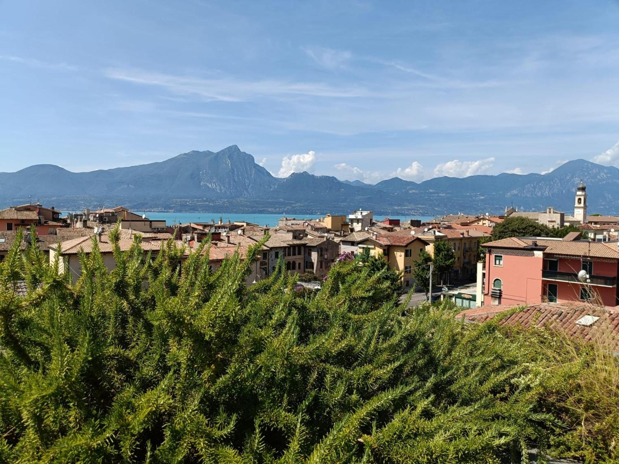 Suite Laura - Torri Del Benaco Bagian luar foto