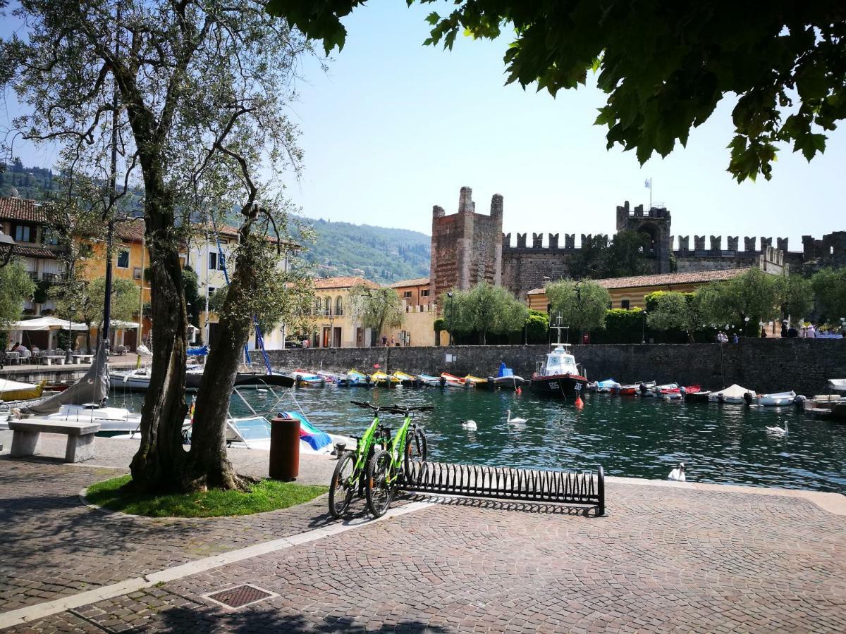 Suite Laura - Torri Del Benaco Bagian luar foto